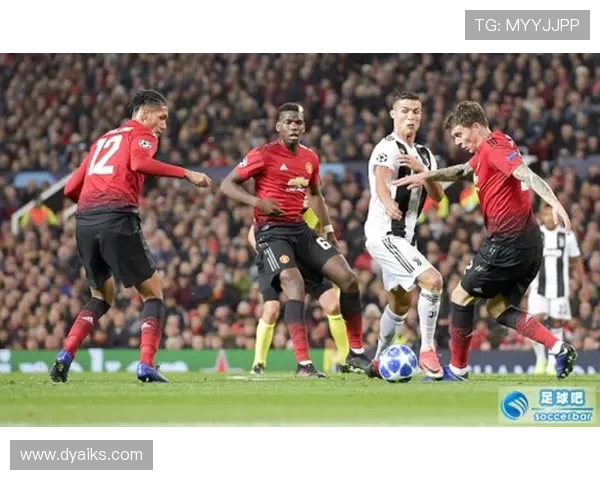 曼联官方免费大巴往返远征球迷